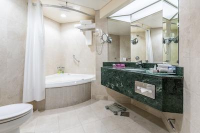 ملینیوم داون تاون ابوظبی