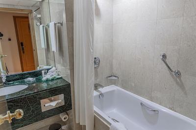 ملینیوم داون تاون ابوظبی