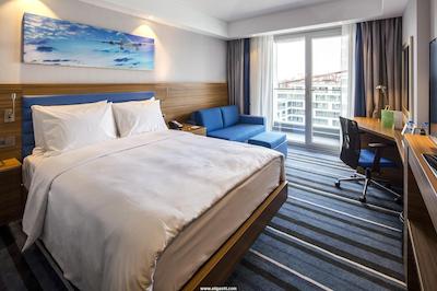 همپتون بای هیلتون استانبول کورت کوی