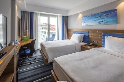 همپتون بای هیلتون استانبول کورت کوی