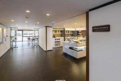 همپتون بای هیلتون استانبول کورت کوی