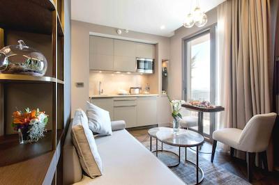 نوبل22 سوئیت