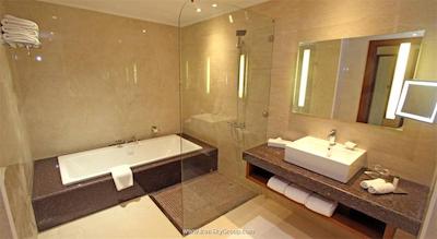 دوبلتری بای هیلتون ریزورت اند سپا مرجان آیلند