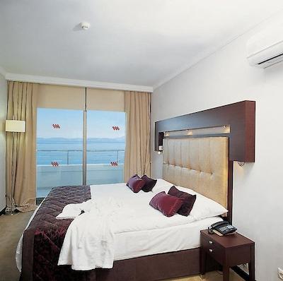 کرومار هتل د لوکس