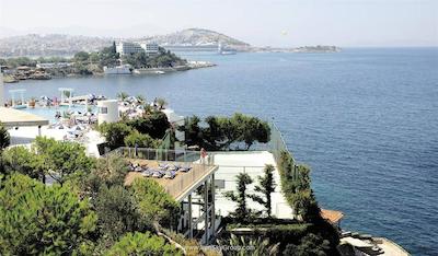 کرومار هتل د لوکس