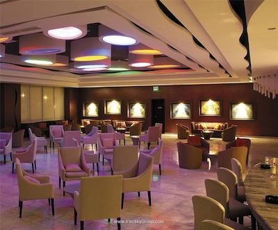 کرومار هتل د لوکس