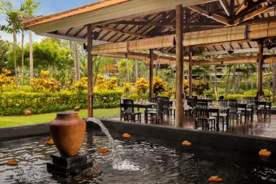 ملیá بلی-تاه گاردن ویللس