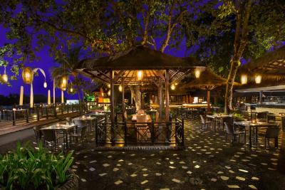 ملیá بلی-تاه گاردن ویللس