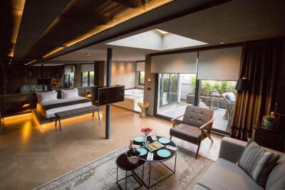 سیتی لافت هتل آتاشهیر