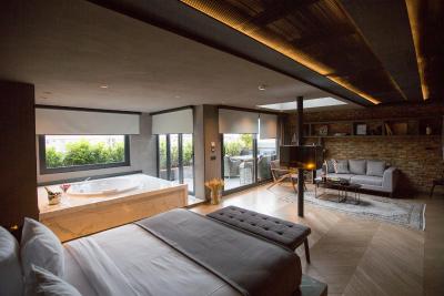 سیتی لافت هتل آتاشهیر