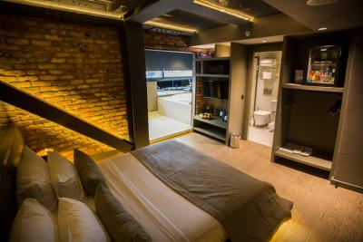 سیتی لافت هتل آتاشهیر