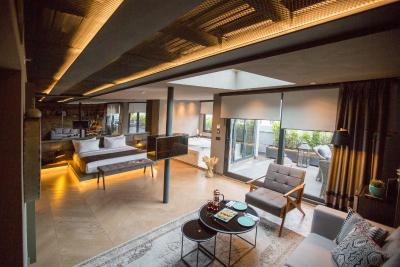 سیتی لافت هتل آتاشهیر