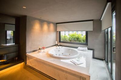 سیتی لافت هتل آتاشهیر