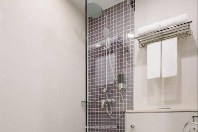 دستینیشن سنگاپور بیچ رود