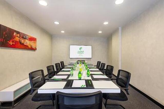 هالیدی این مسقط ال سیب