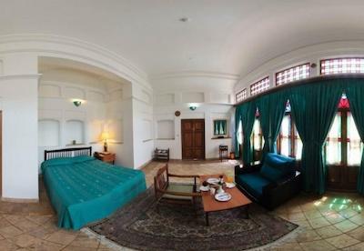 هتل لاله یزد