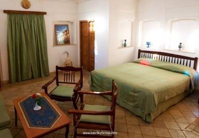 هتل لاله یزد