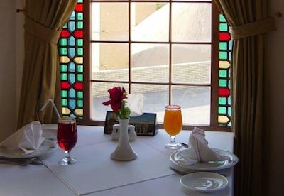 هتل لاله یزد