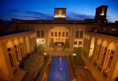 هتل لاله یزد