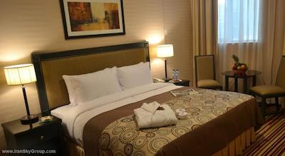 اگزکیوتیو سوئیتس بای موروج گلوریا