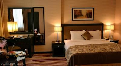 اگزکیوتیو سوئیتس بای موروج گلوریا