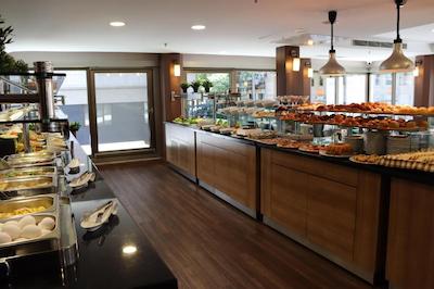 ریوا هتل تکسیم