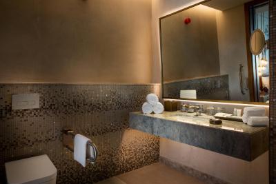 رنسانس داون تاون هتل دوبی