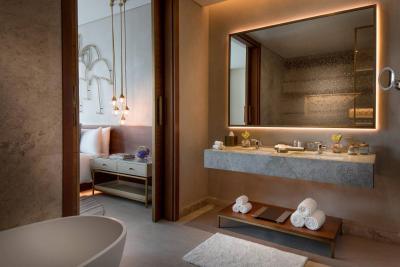 رنسانس داون تاون هتل دوبی