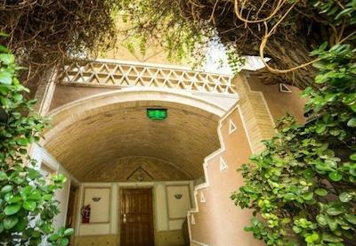 هتل باغ مشیر الممالک