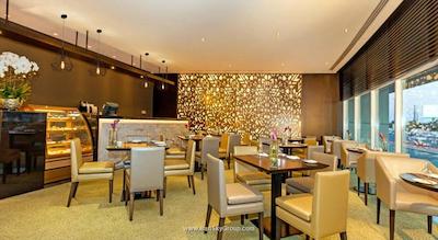 هتل آپارتمان فلورا کریک دلوکس