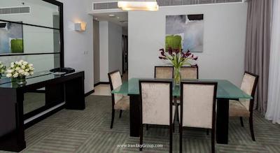 هتل آپارتمان فلورا کریک دلوکس