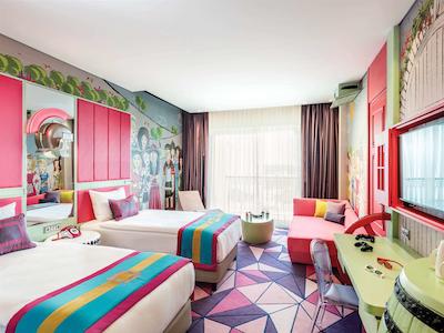 لندآف لجند کینگدام هتل