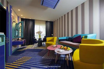 لندآف لجند کینگدام هتل