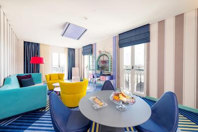 لندآف لجند کینگدام هتل