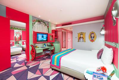 لندآف لجند کینگدام هتل