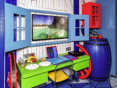 لندآف لجند کینگدام هتل