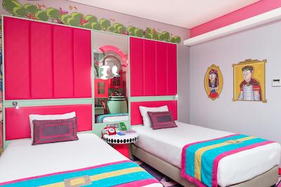 لندآف لجند کینگدام هتل