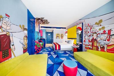 لندآف لجند کینگدام هتل