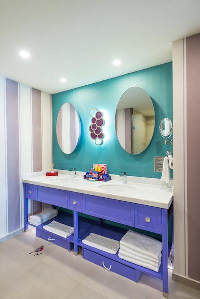 لندآف لجند کینگدام هتل