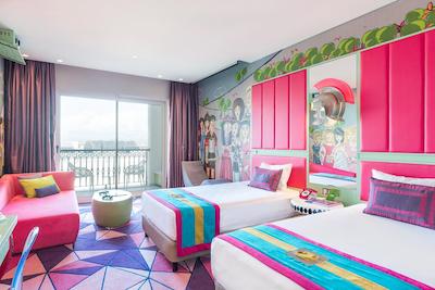 لندآف لجند کینگدام هتل