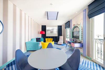 لندآف لجند کینگدام هتل