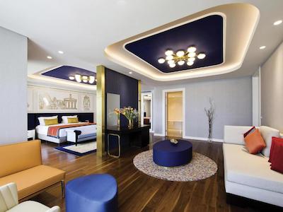 لندآف لجند کینگدام هتل