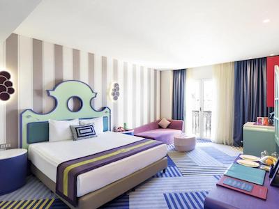 لندآف لجند کینگدام هتل