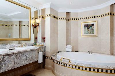 هیلتون شارجه