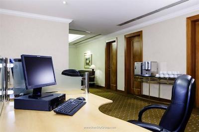 هیلتون شارجه