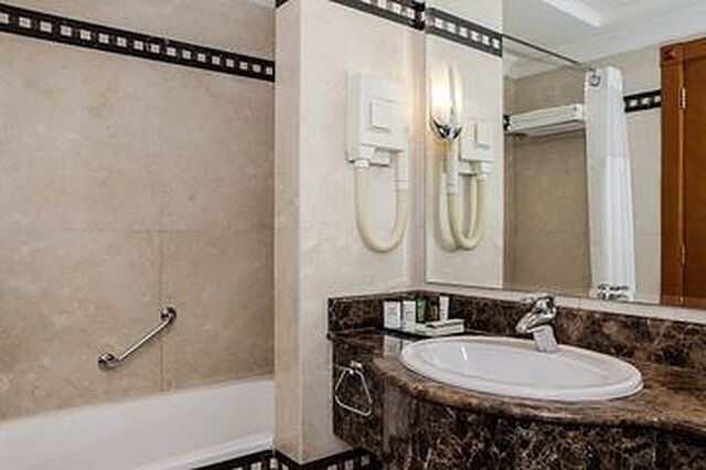 هیلتون شارجه