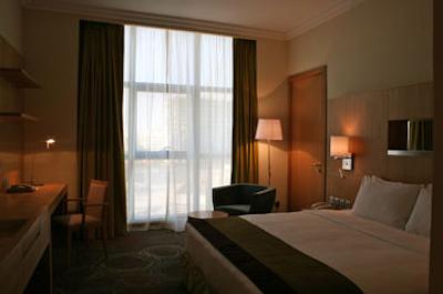 هالیدی این ابوظبی