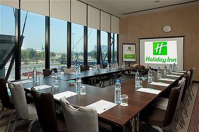 هالیدی این ابوظبی