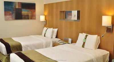 هالیدی این ابوظبی