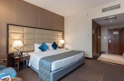 هاوارد جانسون بر دبی